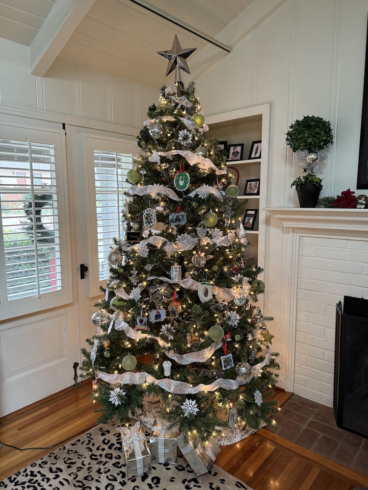 L Zeller living rm tree