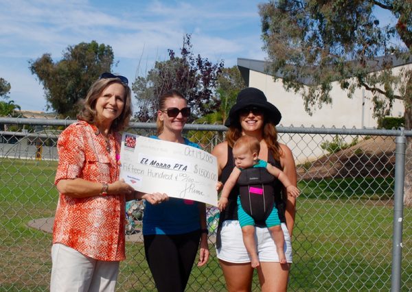 Lynn-giving-check-to-El-Morro-600×426